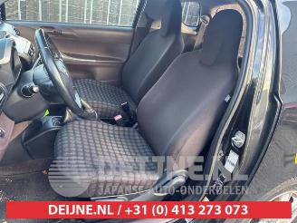 Toyota iQ iQ, Hatchback 3-drs, 2009 / 2015 1.0 12V VVT-i picture 14