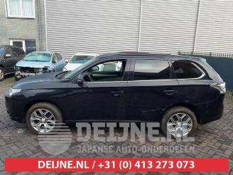 Mitsubishi Outlander Outlander (GF/GG), SUV, 2012 / 2022 2.0 16V PHEV 4x4 picture 4