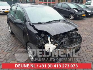 Coche siniestrado Toyota Yaris Yaris II (P9), Hatchback, 2005 / 2014 1.3 16V VVT-i 2008/2