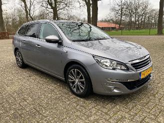 skadebil auto Peugeot 308 1.2 Automaat Style 2015/10