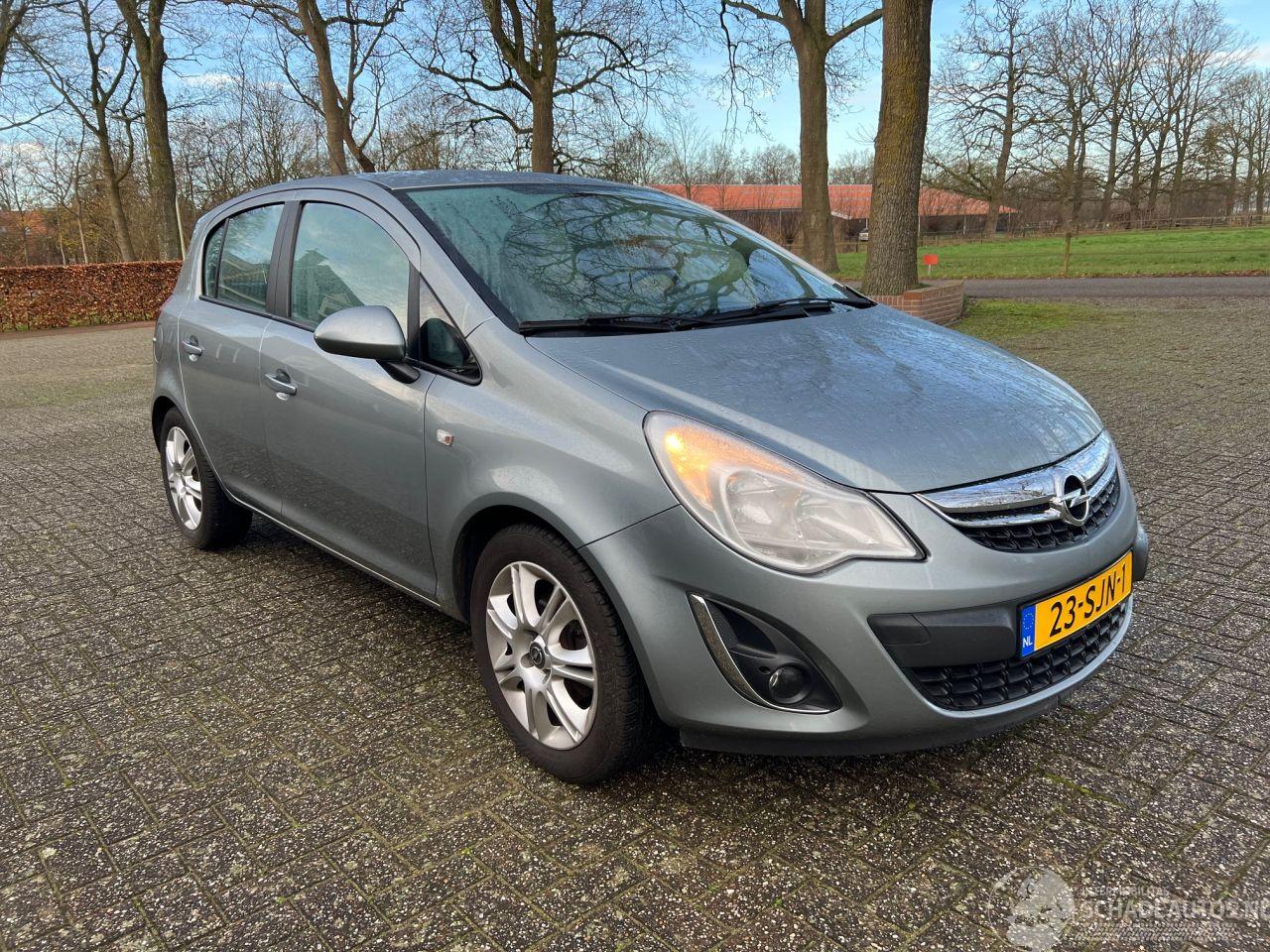 Opel Corsa 1.2i Edition Automaat