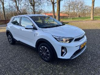 krockskadad bil auto Kia Stonic MHEV Comfortline 2022/1