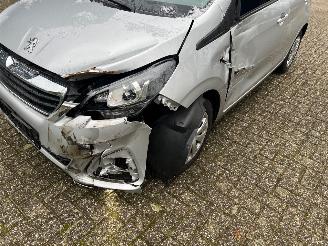 Peugeot 108 1.0 active apple carplay picture 10