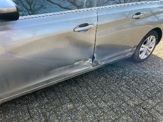 Peugeot 308 1.6 BluedHdi Pack picture 7