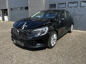 damaged passenger cars Renault Clio 1.0 TCe NAVI / CRUISE / PDC 2022/2