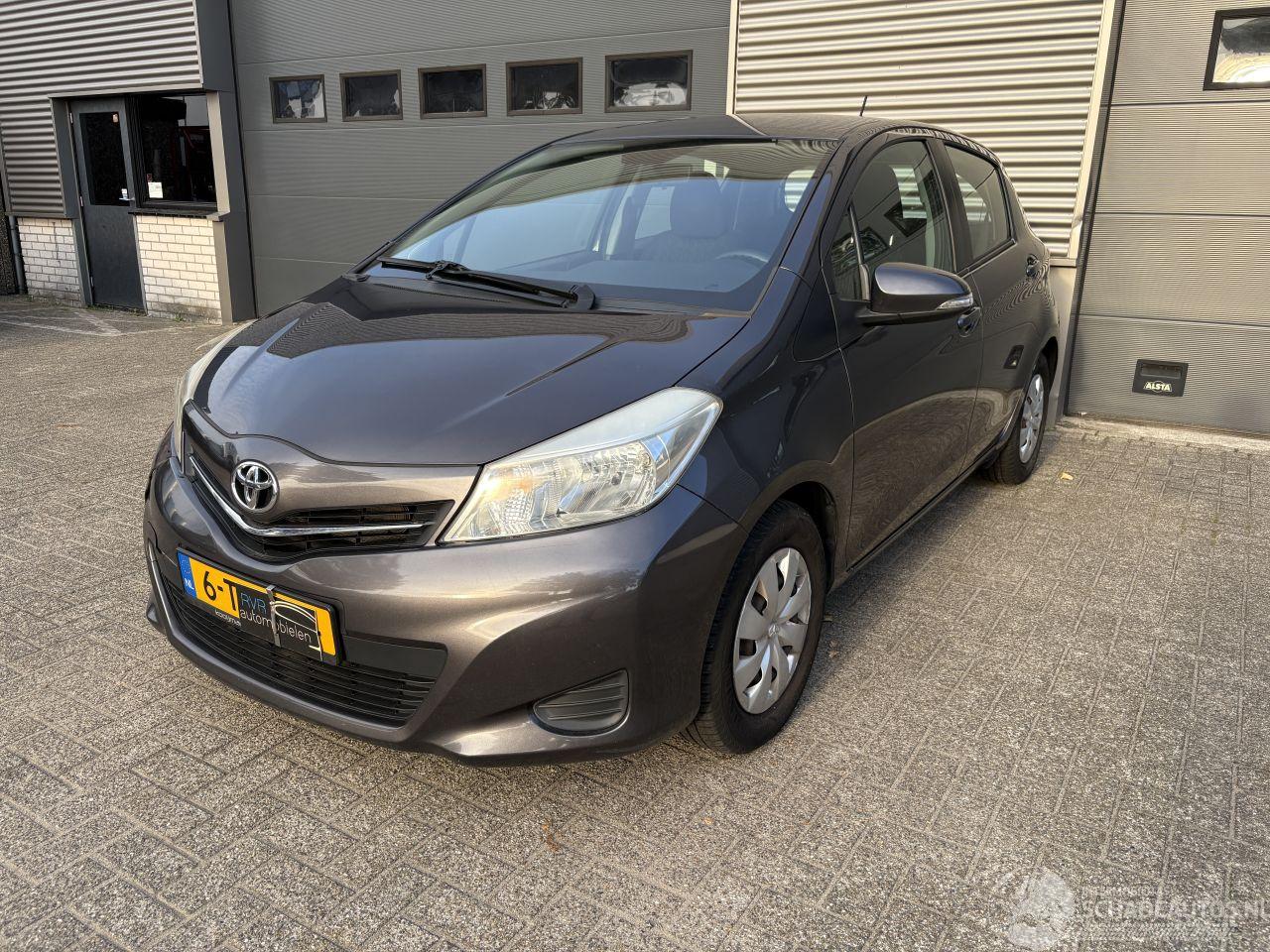 Toyota Yaris 1.3 VVT-I NAVI / CRUISE / PDC