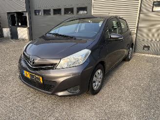 skadebil auto Toyota Yaris 1.3 VVT-I NAVI / CRUISE / PDC 2014/5