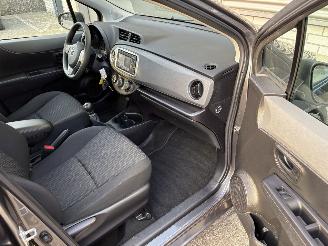 Toyota Yaris 1.3 VVT-I NAVI / CRUISE / PDC picture 11