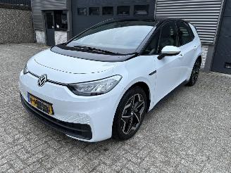 Damaged car Volkswagen ID.3 PRO S  77kWh NAVI / CRUISE / PDC 2022/2