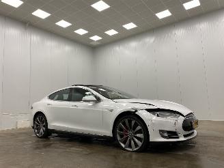 krockskadad bil auto Tesla Model S 85D Performance Panoramadak 2015/3