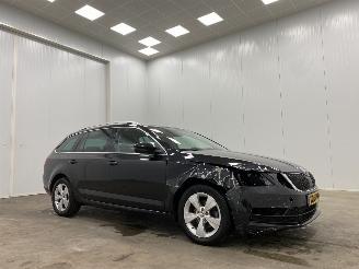 Schadeauto Skoda Octavia Combi 1.6 TDI Edition Navi Clima 2018/8