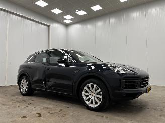 krockskadad bil auto Porsche Cayenne 3.0 E-Hybrid Panoramadak Navi Clima 2019/9