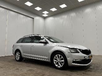 Schadeauto Skoda Octavia Combi 1.6 TDI DSG Edition Navi Clima 2019/8