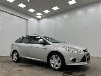 Schadeauto Ford Focus Wagon 1.0 EcoBoost Airco 2013/4