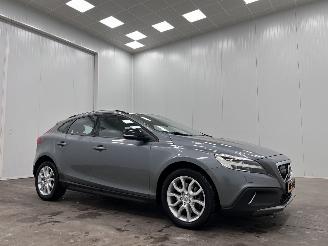 Vaurioauto  passenger cars Volvo V-40 Cross Country 2.0 D2 Autom. Navi Clima 2017/3