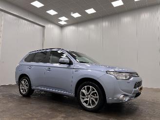 skadebil auto Mitsubishi Outlander 2.0 PHEV AWD Instyle+ Navi Clima 2014/11