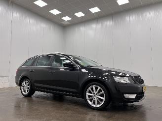 Schadeauto Skoda Octavia Combi 1.6 TDI Greentech JOY Navi Clima 2016/7
