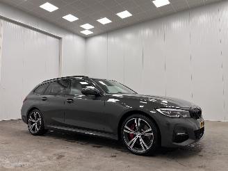 krockskadad bil auto BMW 3-serie Touring 330e eDrive Edition Panoramadak 2020/11