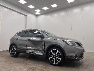 damaged passenger cars Nissan Qashqai 1.6i Tekna Panoramadak Navi Clima 2015/6