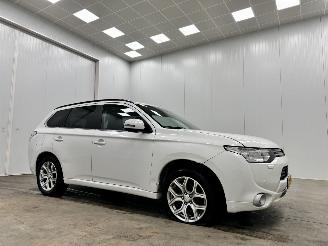 Coche accidentado Mitsubishi Outlander 2.0 PHEV 4WD Instyle Navi Clima 2014/11