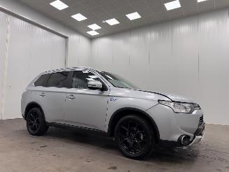 Schadeauto Mitsubishi Outlander 2.0 PHEV 4WD Edition X-Line Navi Clima 2015/1
