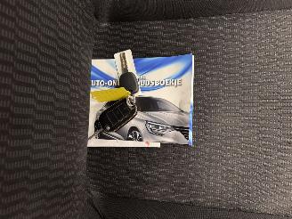 Peugeot 208 1.2 PureTech Signature 5-drs Navi Airco picture 13