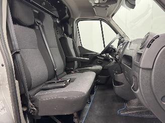 Renault Master 35 2.3 dCi L2H2 Airco picture 10