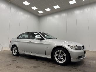 krockskadad bil auto BMW 3-serie 318i Navi Airco 2006/3