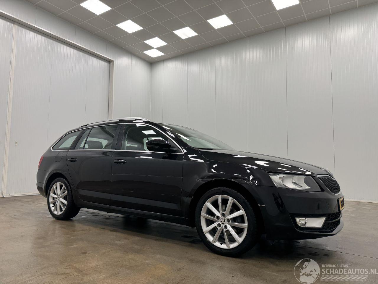 Skoda Octavia Combi 1.6 TDI Ambition Panoramadak Navi Clima