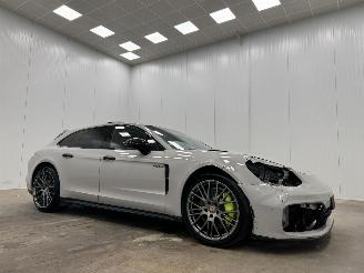 krockskadad bil auto Porsche Panamera Sport Turismo 2.9 4 E-Hybrid Panoramadak 2023/4