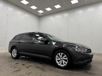 krockskadad bil auto Volkswagen Passat Variant 1.5 TSI DSG Clima 2020/3