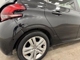 Peugeot 208 1.2 PureTech Signature 5-drs Navi Airco picture 16