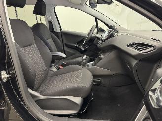 Peugeot 208 1.2 PureTech Signature 5-drs Navi Airco picture 9