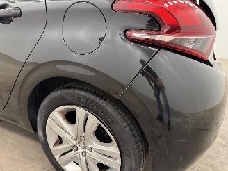 Peugeot 208 1.2 PureTech Signature 5-drs Navi Airco picture 17