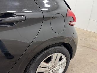 Peugeot 208 1.2 PureTech Signature 5-drs Navi Airco picture 18