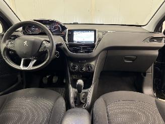 Peugeot 208 1.2 PureTech Signature 5-drs Navi Airco picture 11