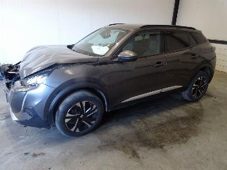 Coche siniestrado Peugeot 2008 1.2 THP 2021/1