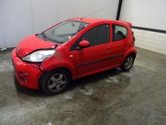 Coche siniestrado Peugeot 107  2013/12