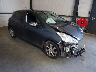 Sloopauto Peugeot 208 1.2 VTI 2014/5