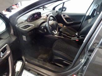 Peugeot 2008 1.2 VTI picture 6