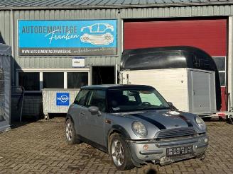 Coche siniestrado Mini Cooper Mini One/Cooper (R50), Hatchback, 2001 / 2007 1.6 16V Cooper 2002/1