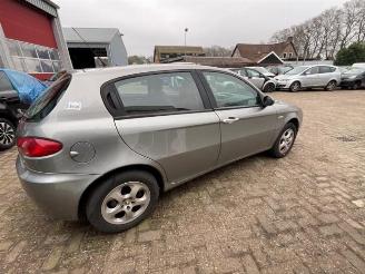 Alfa Romeo 147 147 (937), Hatchback, 2000 / 2010 1.6 Twin Spark 16V picture 7
