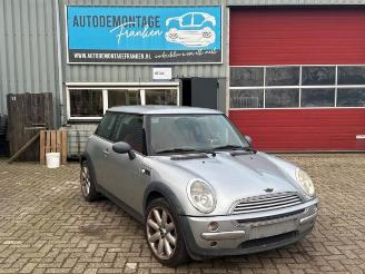 Vrakbiler auto Mini Mini Mini One/Cooper (R50), Hatchback, 2001 / 2007 1.6 16V One 2003/6