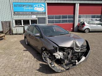Coche siniestrado Toyota Auris Auris (E18), Hatchback 5-drs, 2012 / 2019 1.3 VVT-I 16V 2013/1