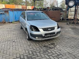 Salvage car Kia Rio Rio II (DE), Hatchback, 2005 / 2011 1.4 16V 2007/8