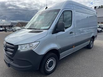 Schadeauto Mercedes Sprinter 315 CDI L2H2 PRO | Geveerde stoel | MBUX | 3.5t AHK voorb.| Cruise | Hout betimmering 2024/11