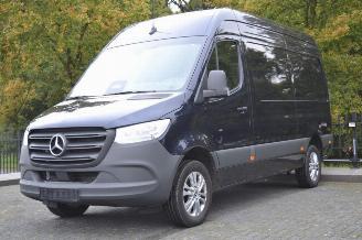 Tweedehands bestelwagen Mercedes Sprinter 317 L2H2 Automaat | 3,5t Trekhaak | Cruise | Camera | Stoelverw. | MBUX | BPM Vrij 2024/12