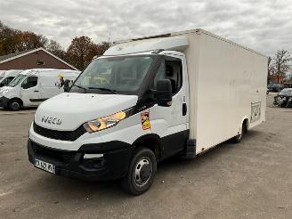 krockskadad bil auto Iveco Daily Marktwagen 2015/11