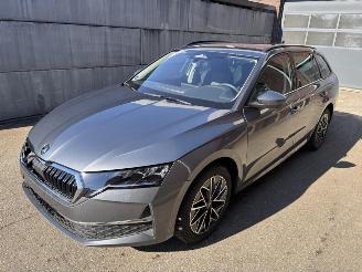 Damaged car Skoda Octavia Combi 1.5 TSI mHEV 110 kW Ambition 2025/12