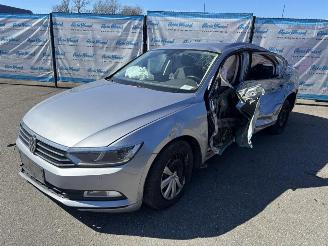 Schadeauto Volkswagen Passat 2.0 TDI SCR Trendline 3C 2018/2